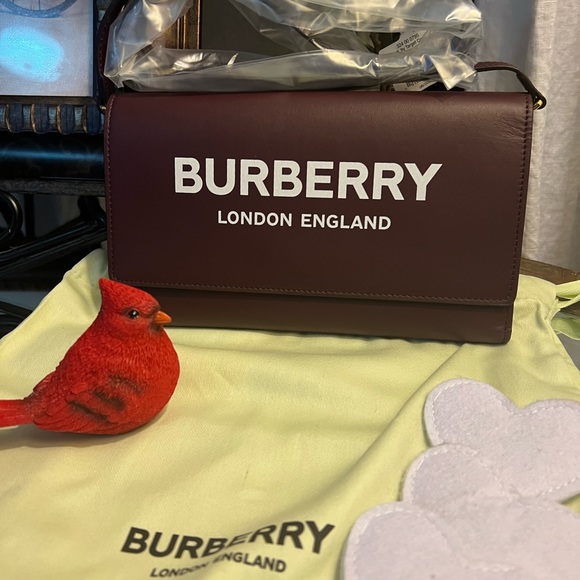 New Burberry crossbody - Picture 1 of 2